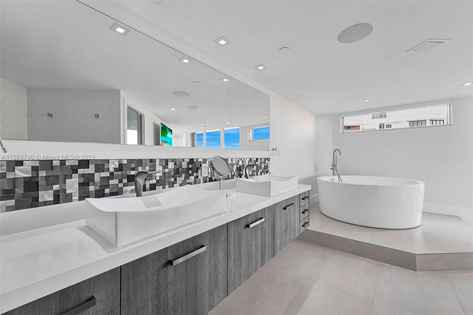 3000 ISL BLVD WILLIAMS IS - Residential