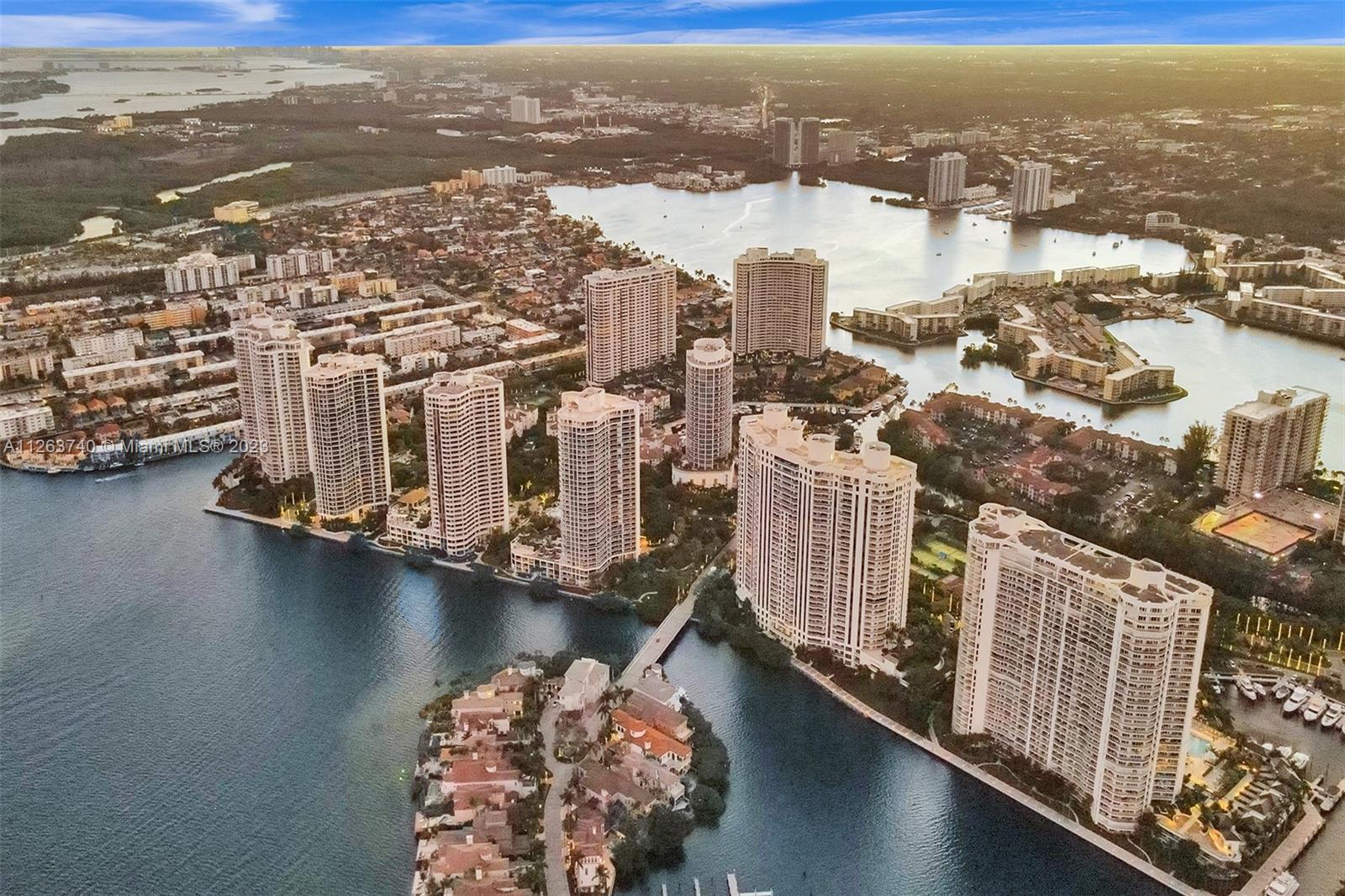 3000 ISL BLVD WILLIAMS IS - Residential