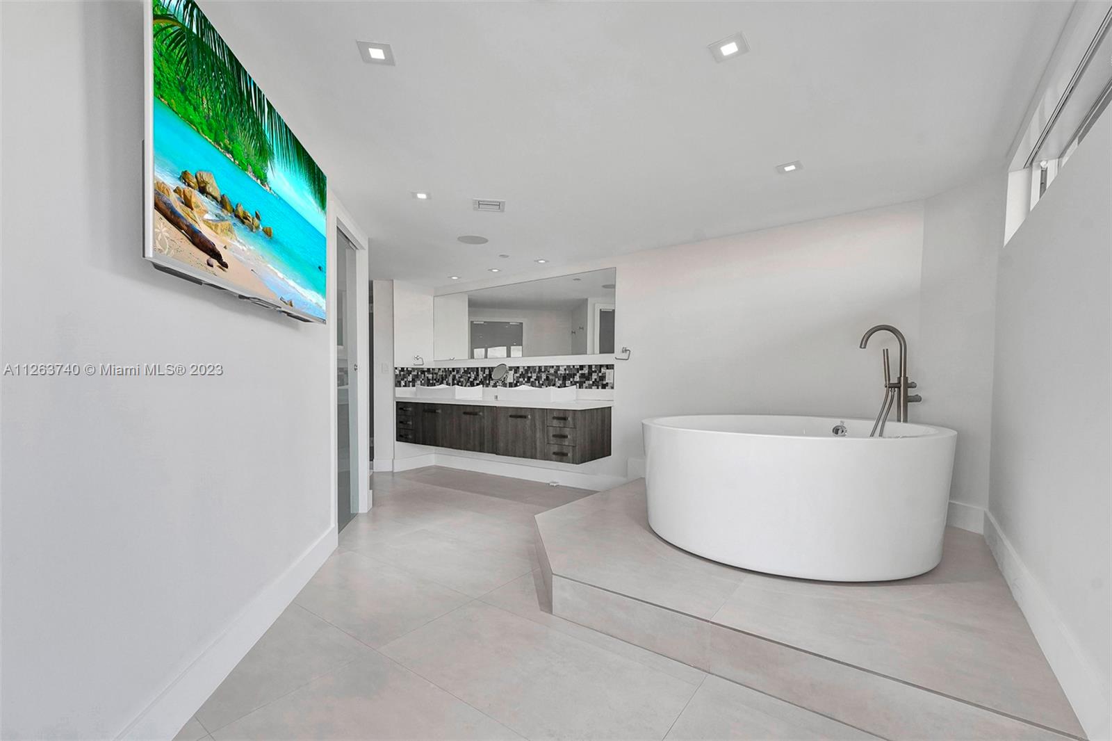 3000 ISL BLVD WILLIAMS IS - Residential