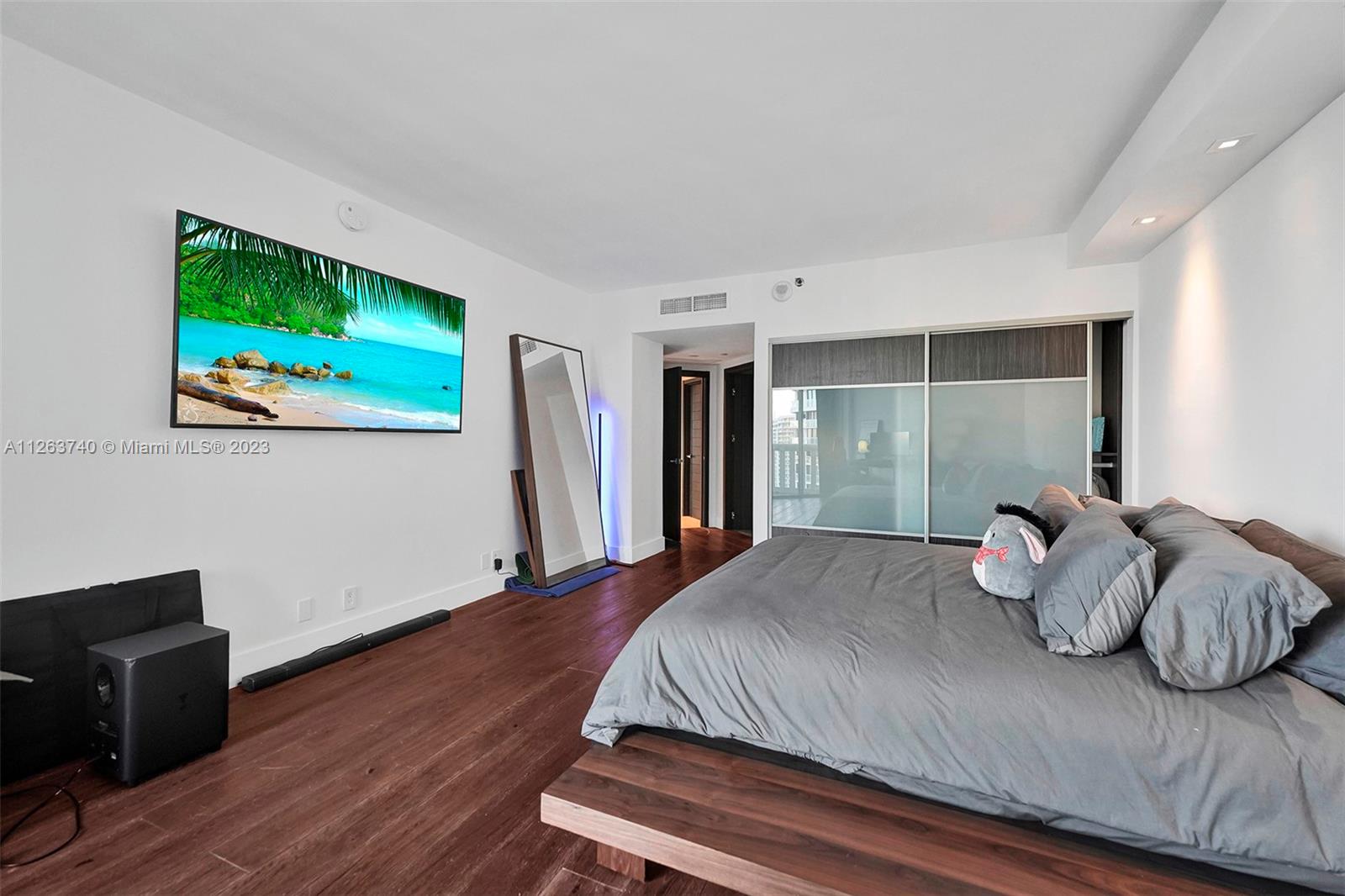 3000 ISL BLVD WILLIAMS IS - Residential