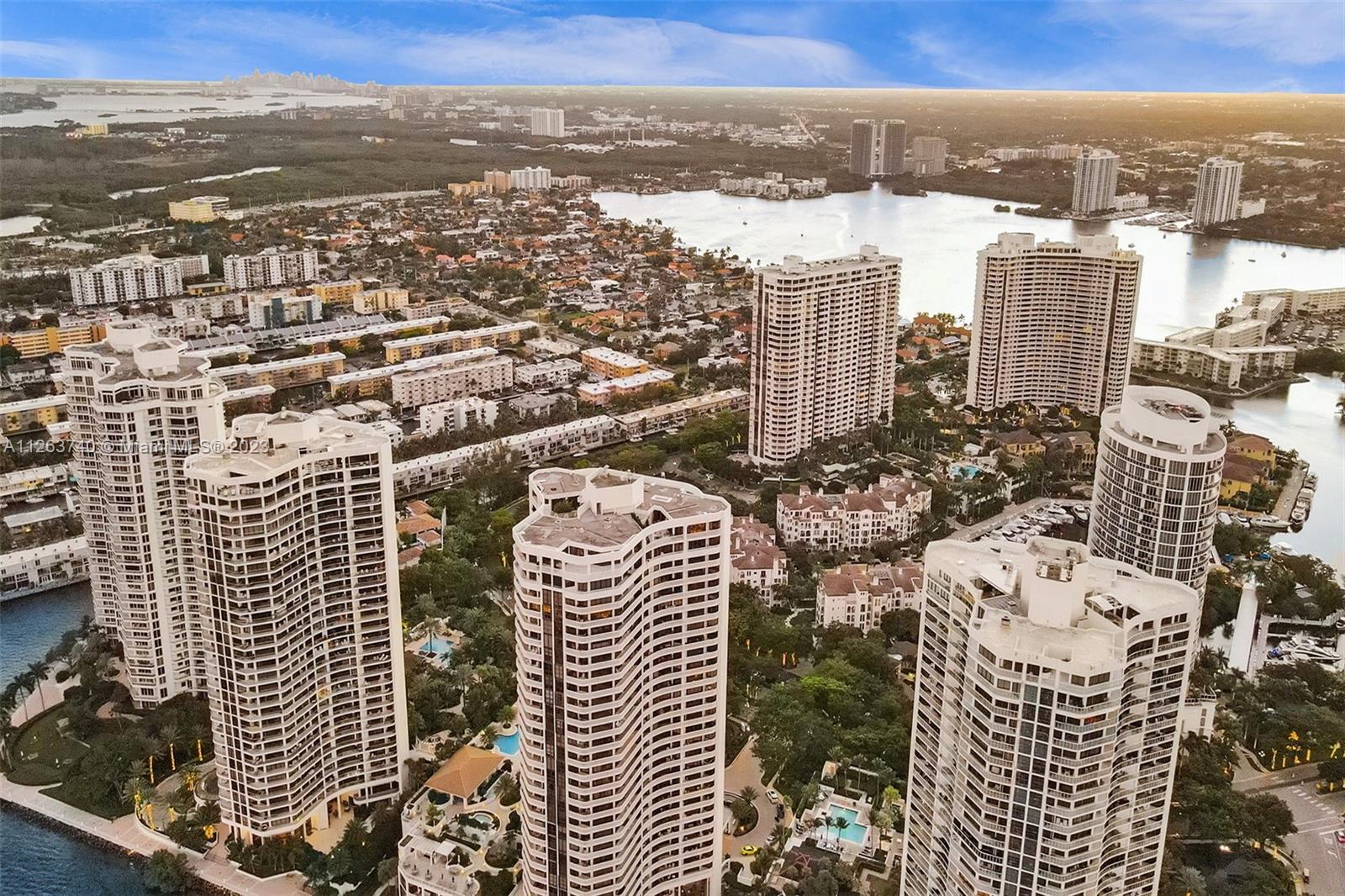 3000 ISL BLVD WILLIAMS IS - Residential