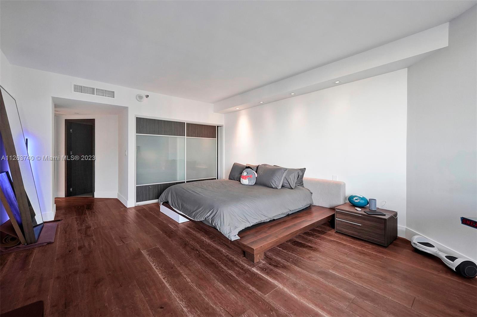 3000 ISL BLVD WILLIAMS IS - Residential