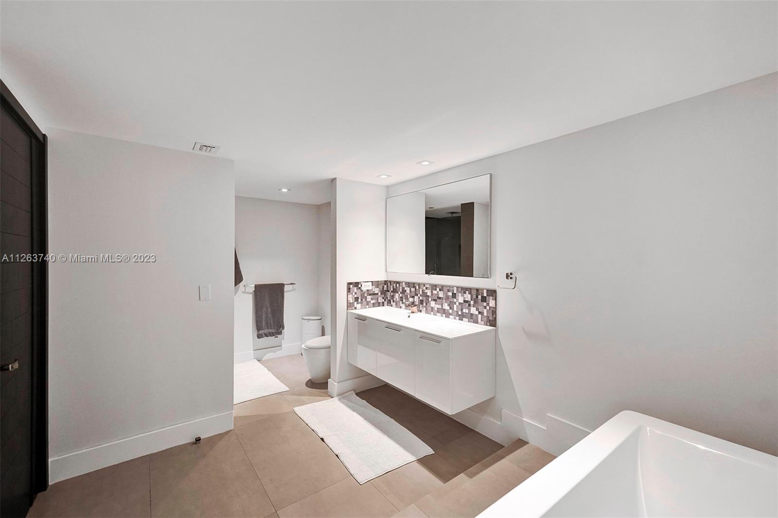 3000 ISL BLVD WILLIAMS IS - Residential