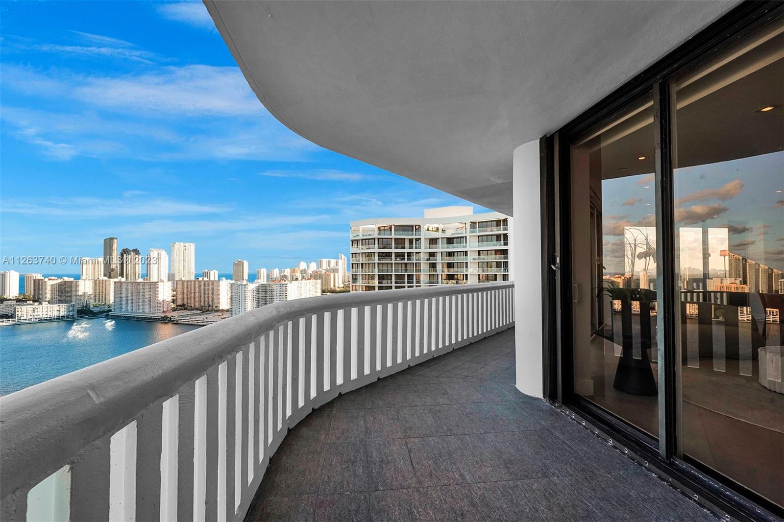 3000 ISL BLVD WILLIAMS IS - Residential