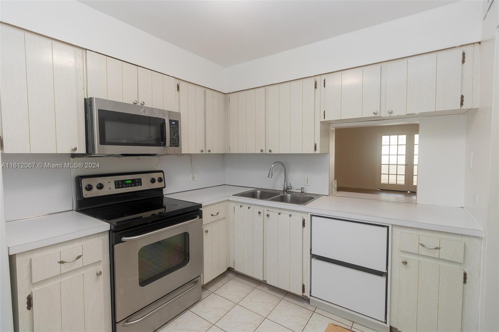 ROYAL OAKS CONDO - Residential Lease