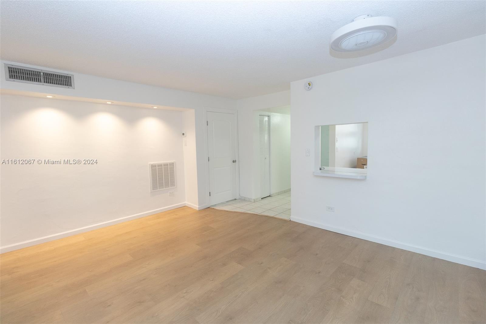 ROYAL OAKS CONDO - Residential Lease