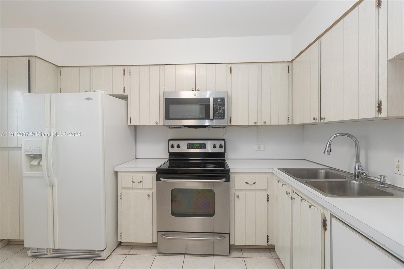 ROYAL OAKS CONDO - Residential Lease