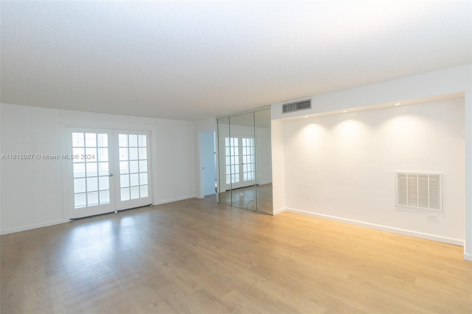 ROYAL OAKS CONDO - Residential Lease