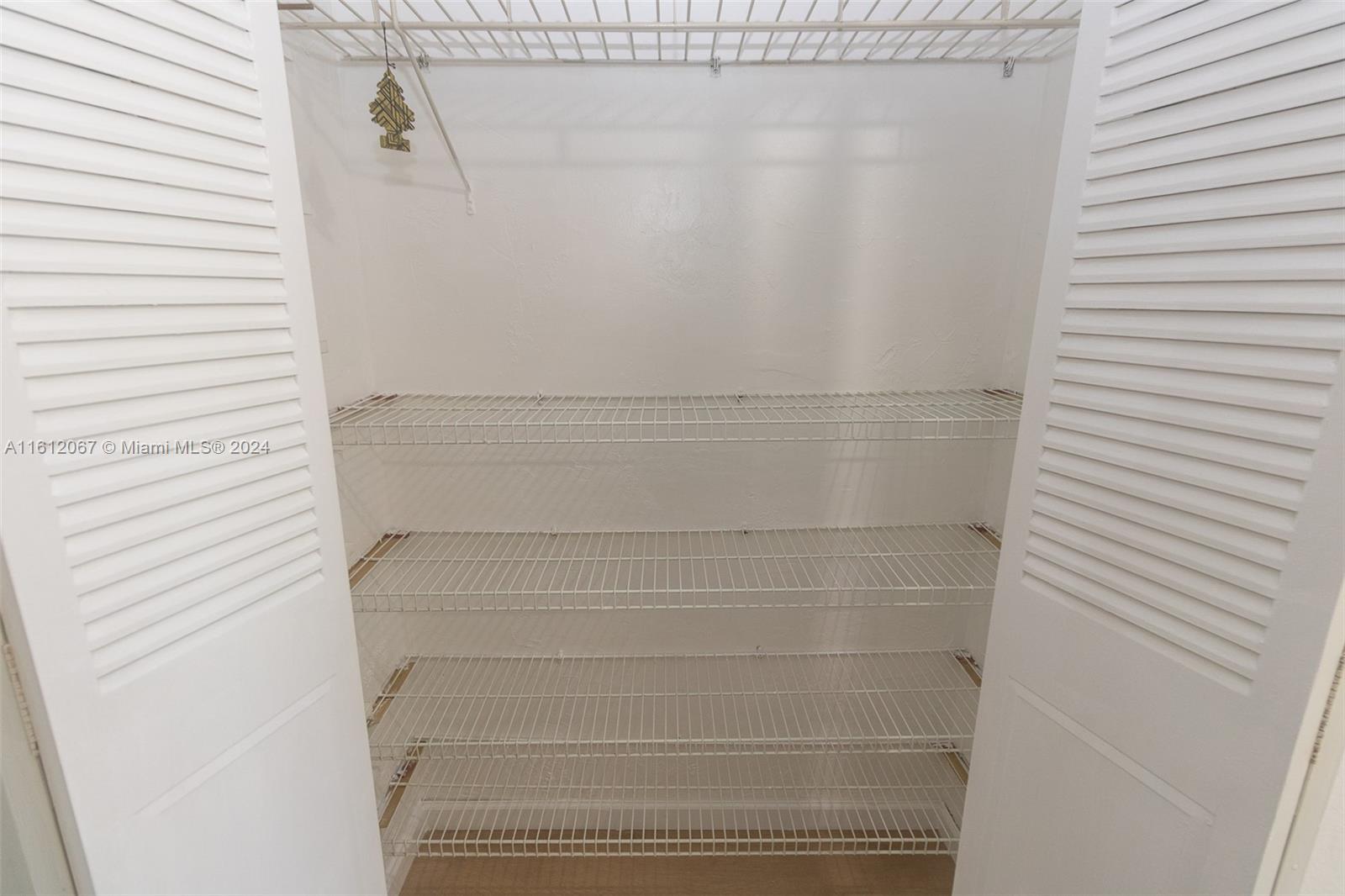 ROYAL OAKS CONDO - Residential Lease