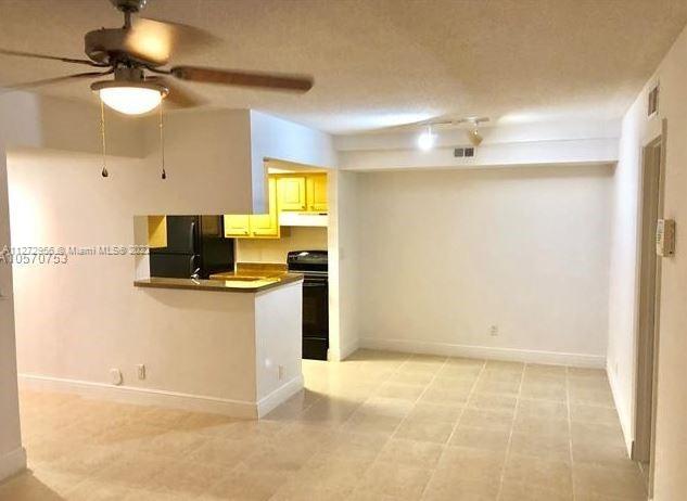 LEXINGTON ON THE GREEN CO - Residential Lease