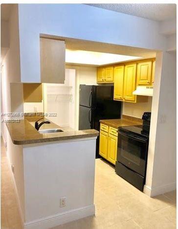 LEXINGTON ON THE GREEN CO - Residential Lease