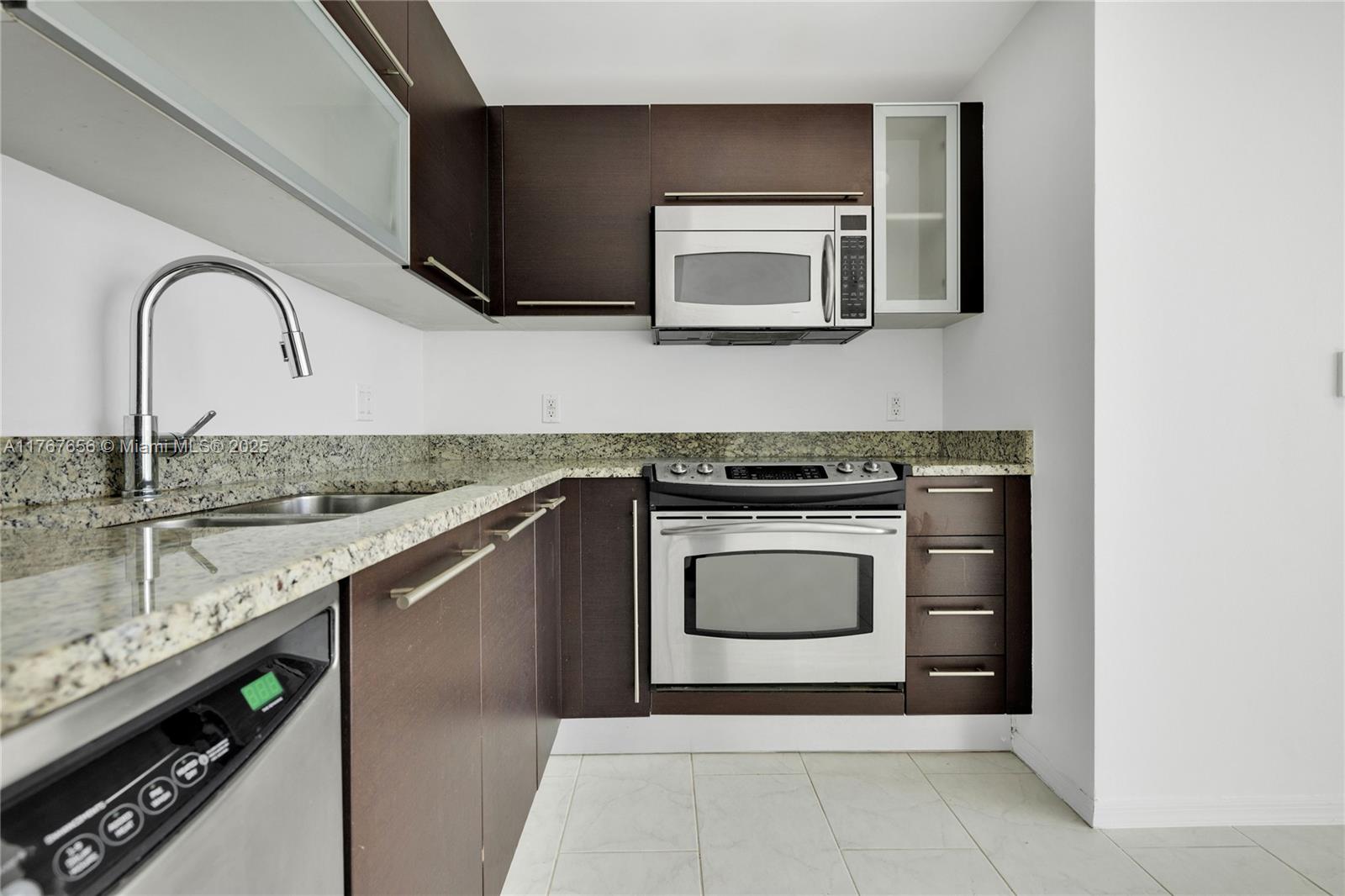 THE PLAZA 950 BRICKELL CON - Residential Lease