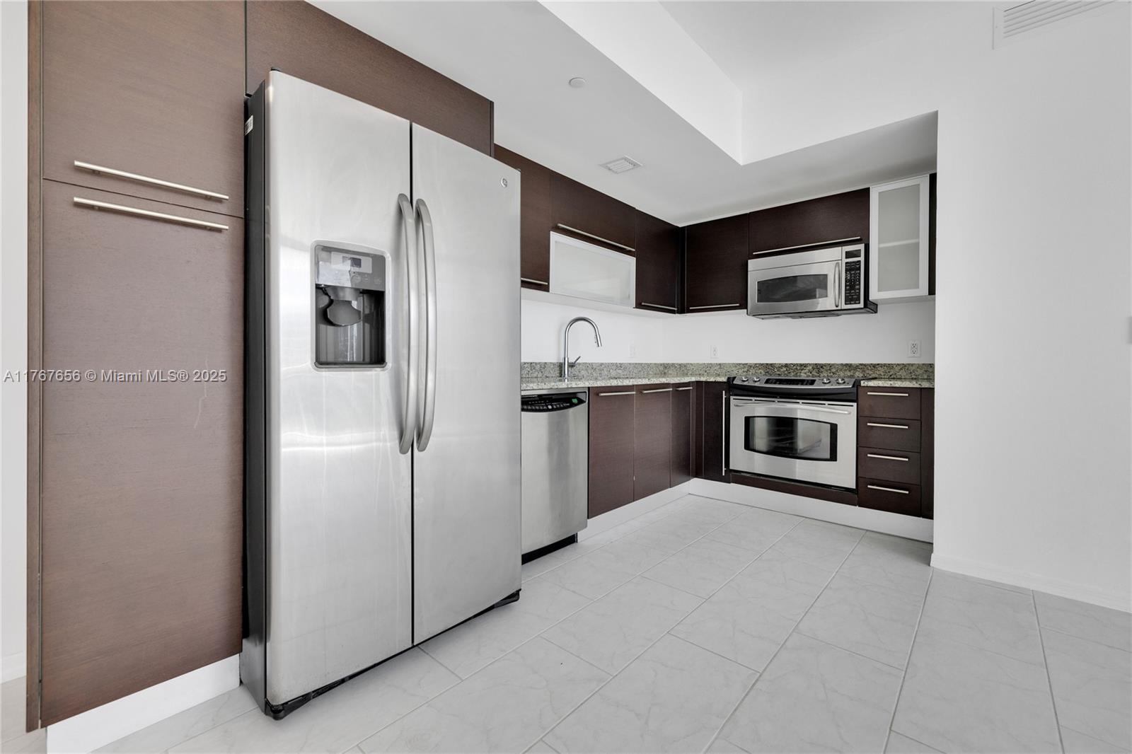THE PLAZA 950 BRICKELL CON - Residential Lease