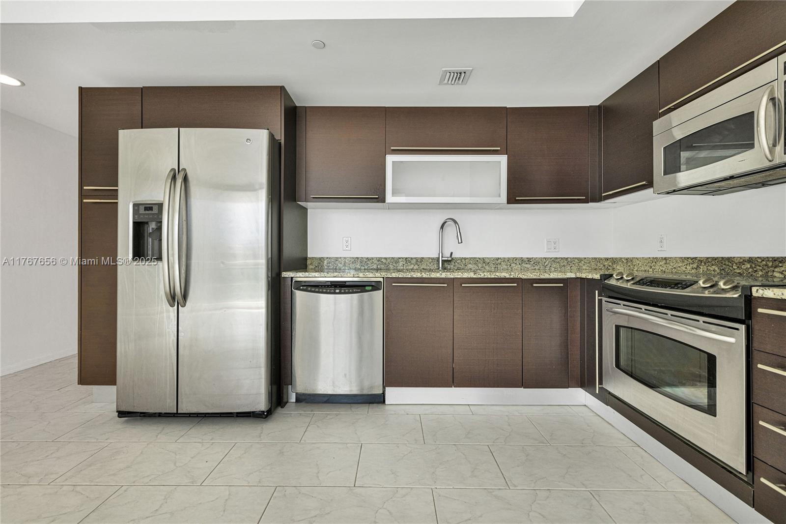 THE PLAZA 950 BRICKELL CON - Residential Lease
