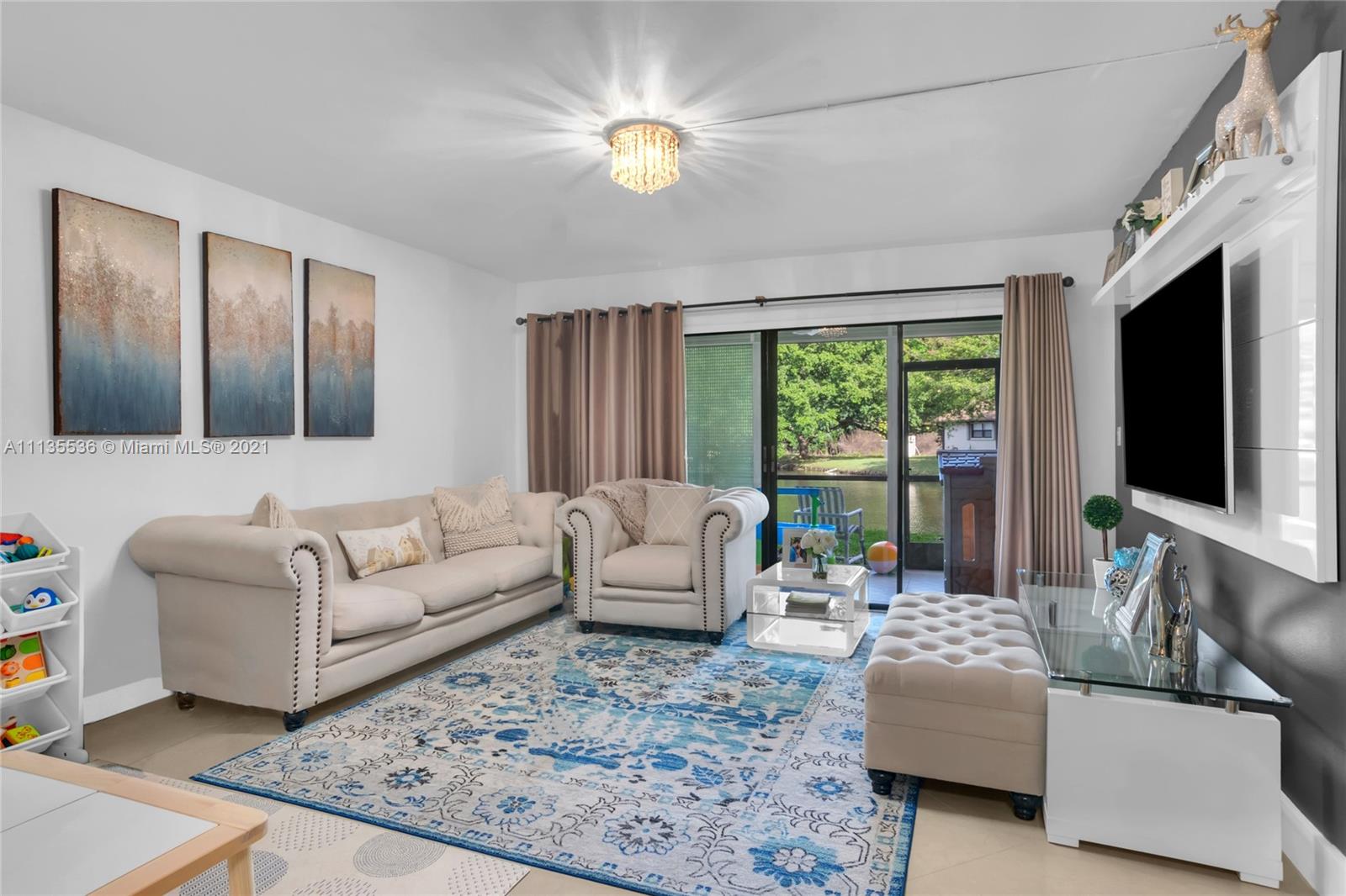 HAMMOCKS-LAKE FOREST COND - Residential