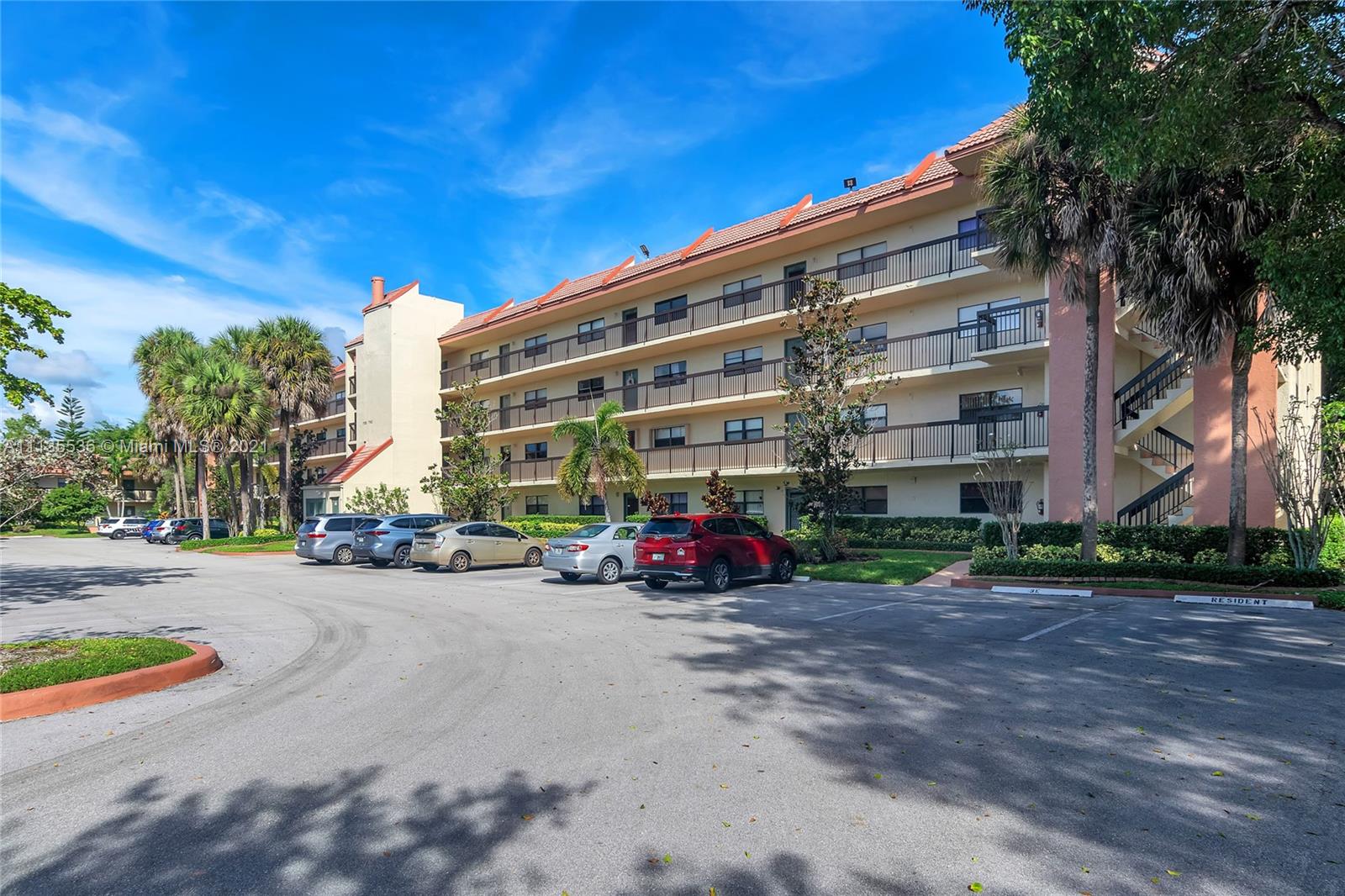 HAMMOCKS-LAKE FOREST COND - Residential