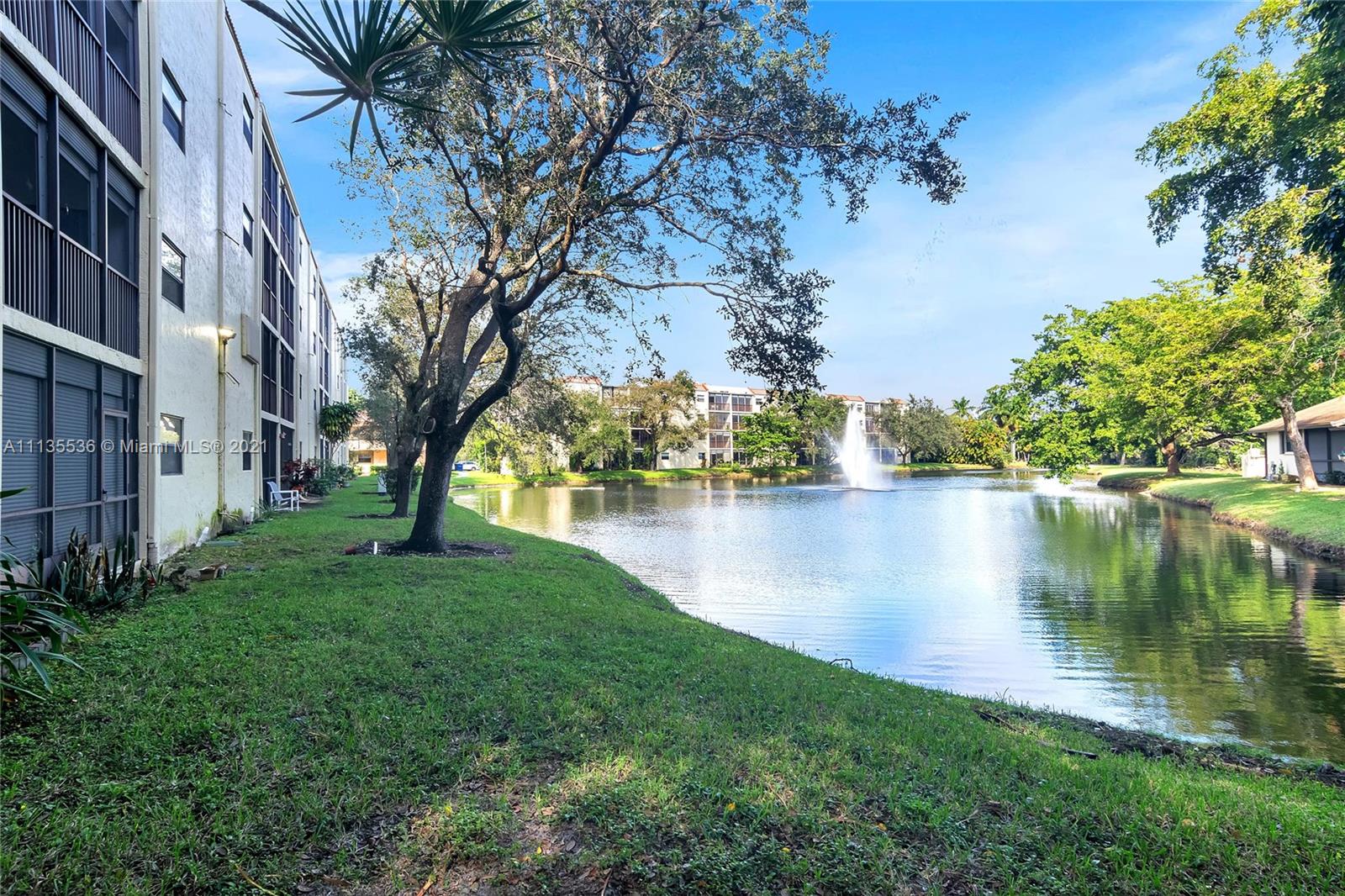 HAMMOCKS-LAKE FOREST COND - Residential