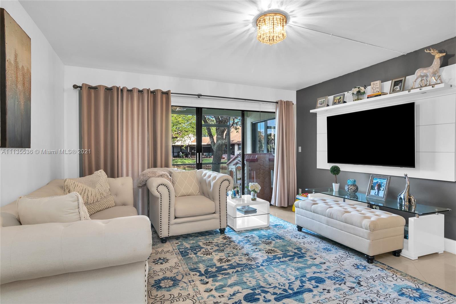 HAMMOCKS-LAKE FOREST COND - Residential