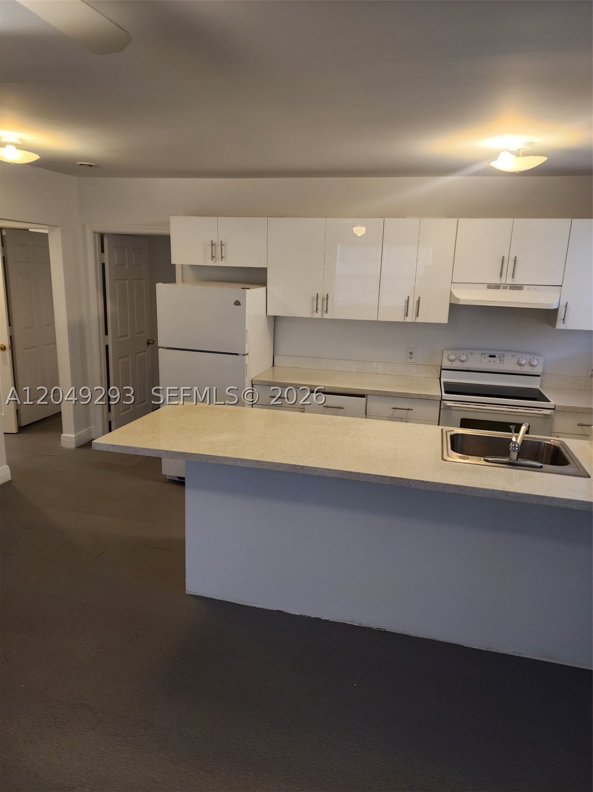 THE ARABIAN ARMS CONDO - Residential Lease