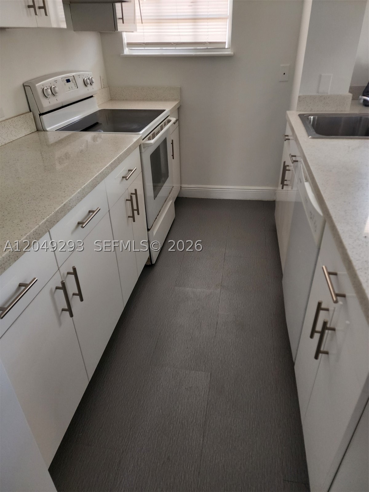 THE ARABIAN ARMS CONDO - Residential Lease