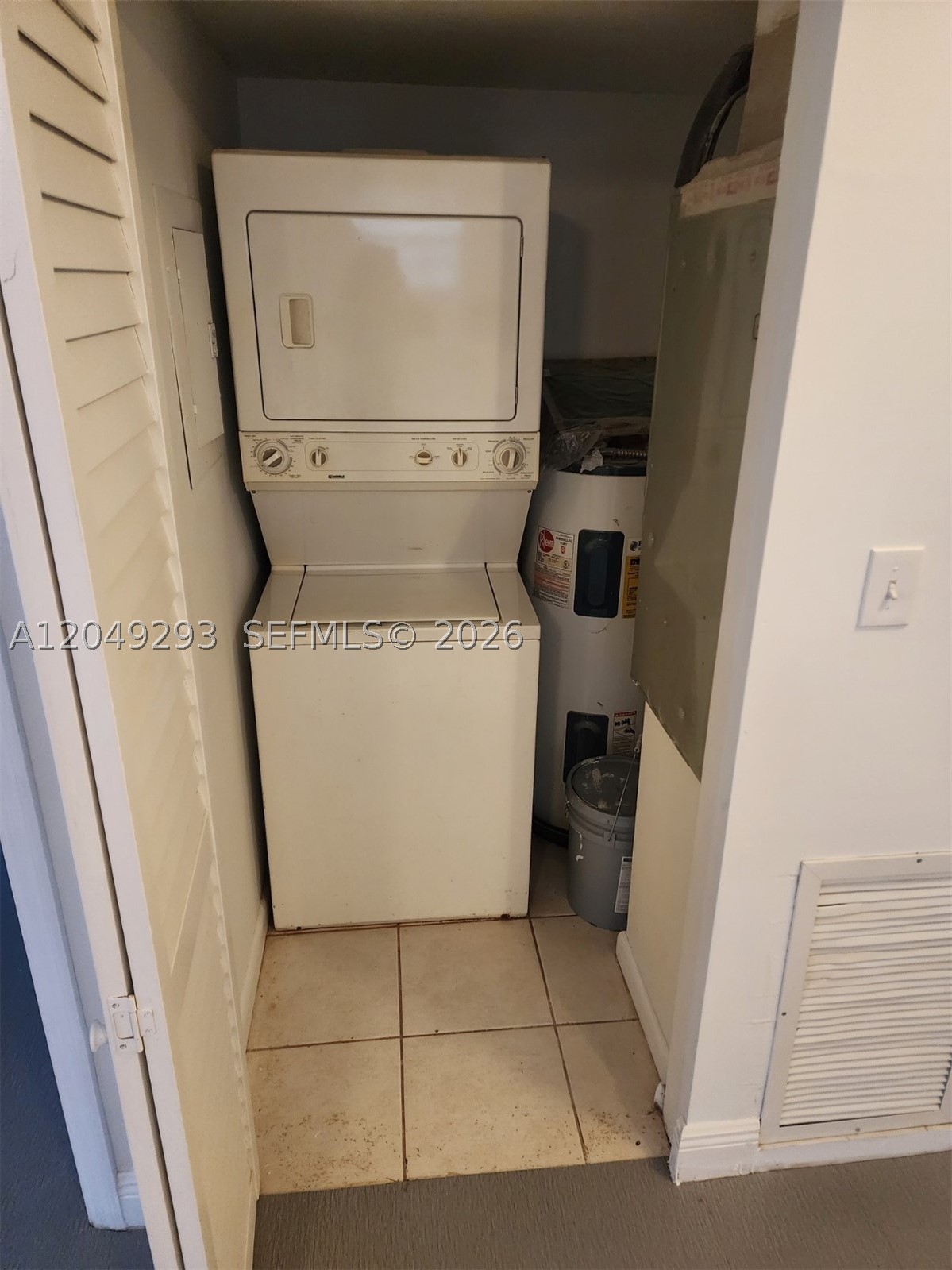 THE ARABIAN ARMS CONDO - Residential Lease