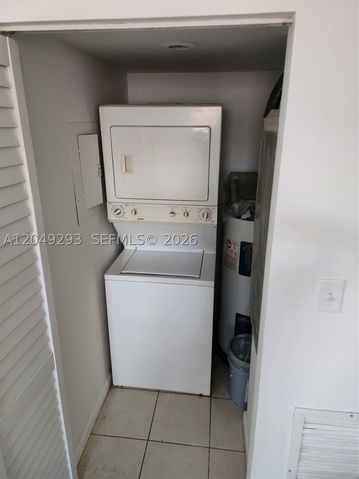 THE ARABIAN ARMS CONDO - Residential Lease