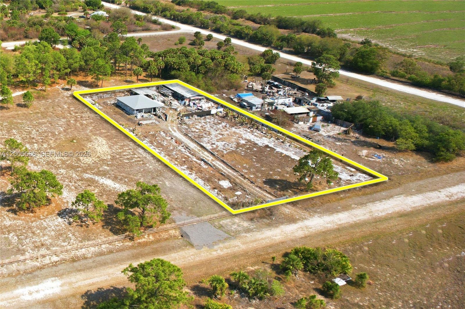 MONTURA SOUTH HALF - Land