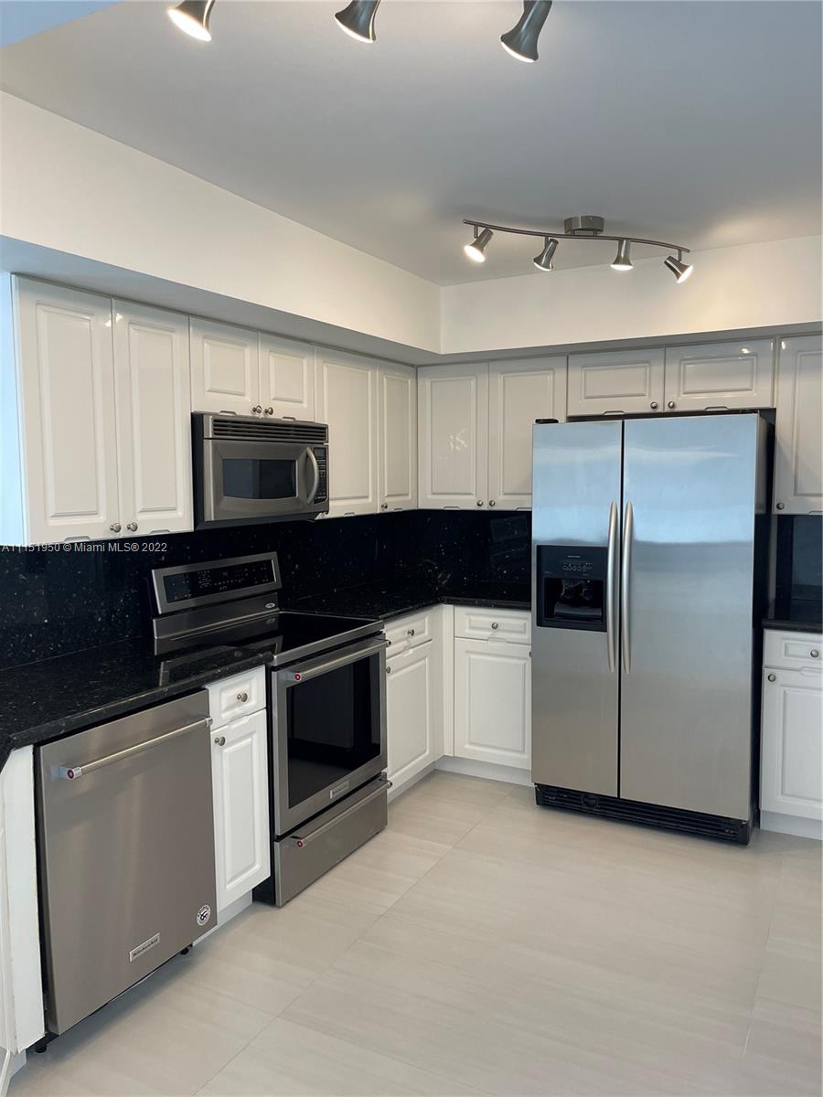 SUNSET HARBOUR NORTH COND - Residential Lease