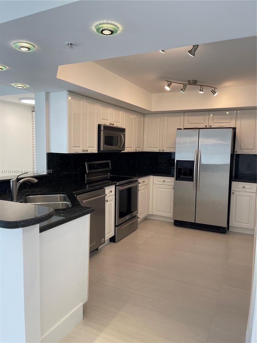 SUNSET HARBOUR NORTH COND - Residential Lease