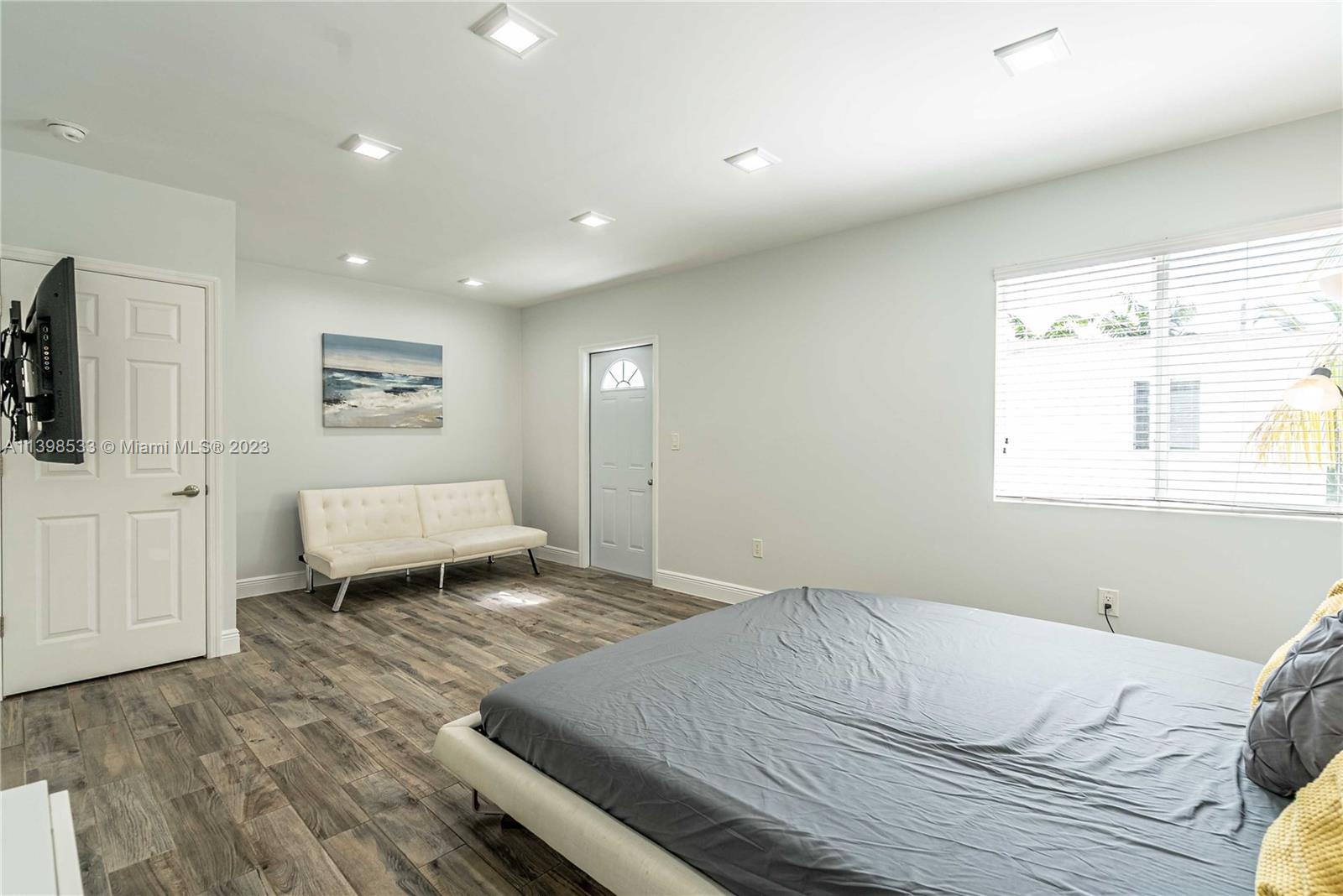 AQUA MARINE - Residential Lease