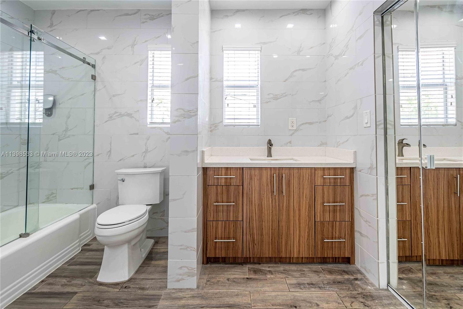 AQUA MARINE - Residential Lease