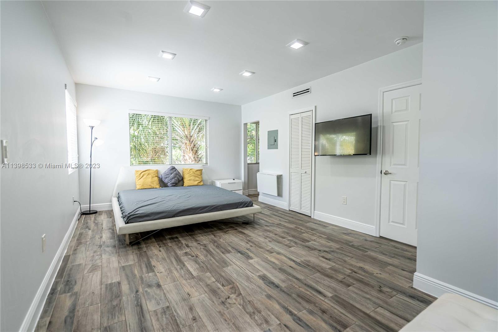 AQUA MARINE - Residential Lease