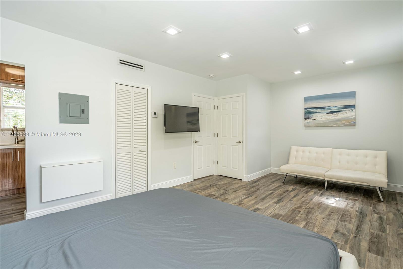 AQUA MARINE - Residential Lease