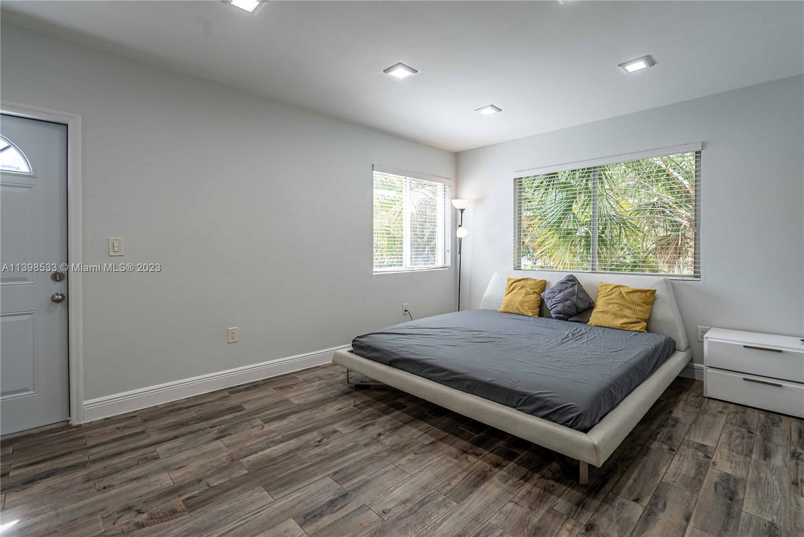 AQUA MARINE - Residential Lease