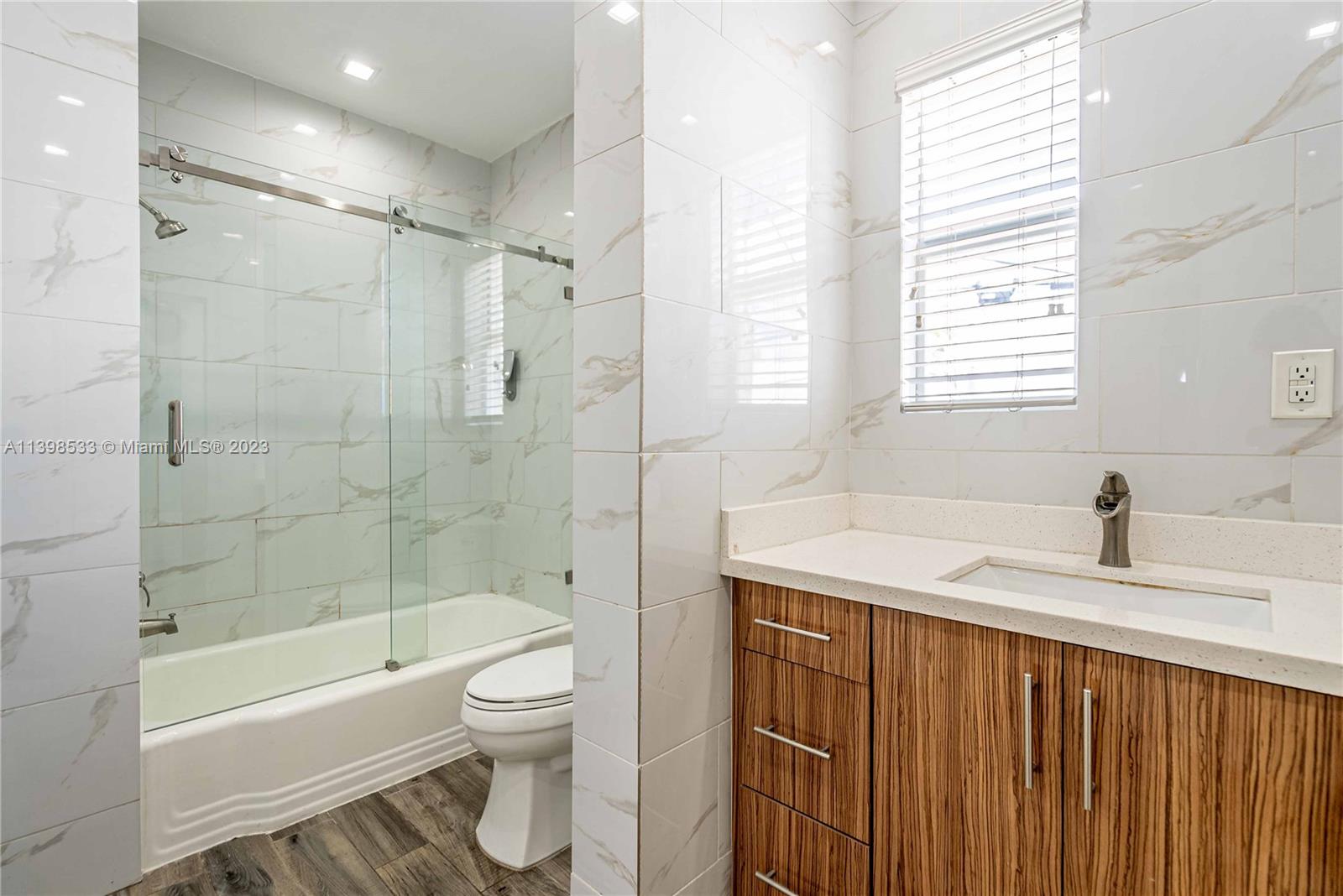 AQUA MARINE - Residential Lease