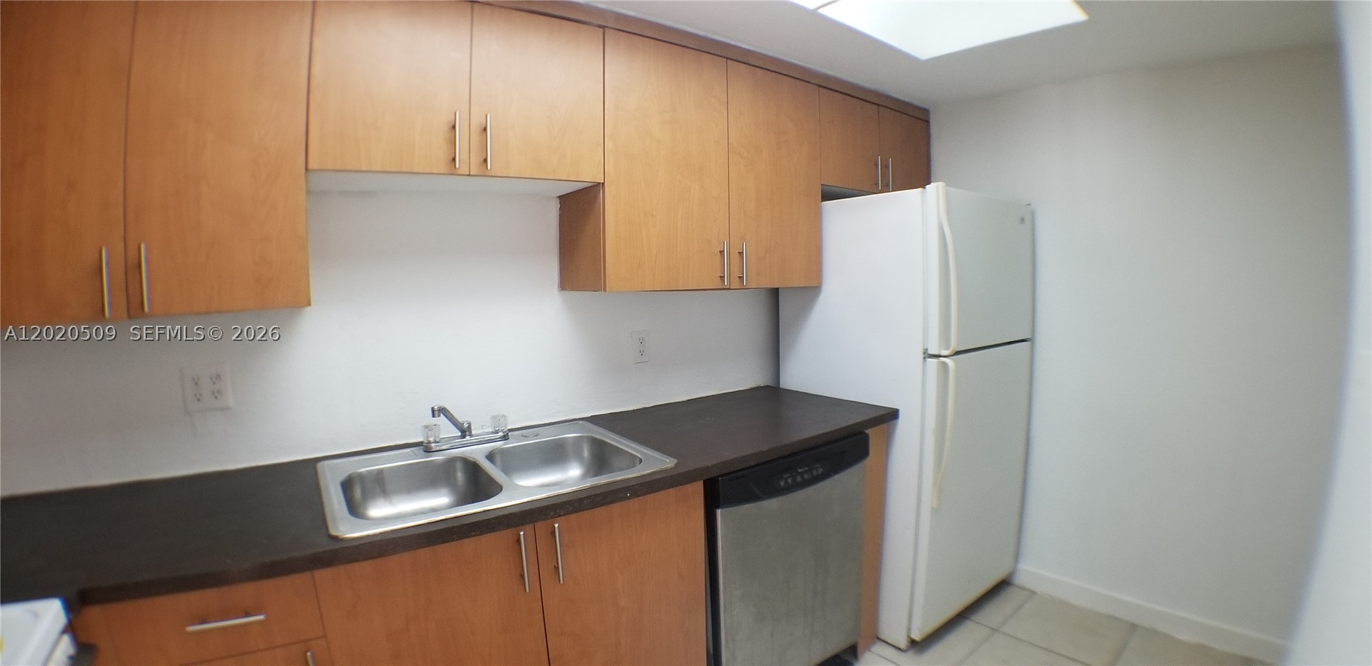 THE WHITE HOUSE CONDO - Residential