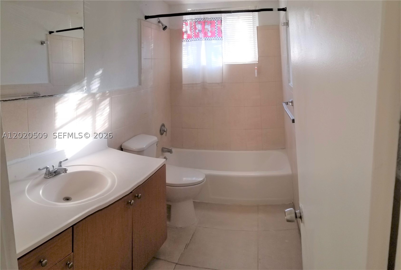 THE WHITE HOUSE CONDO - Residential