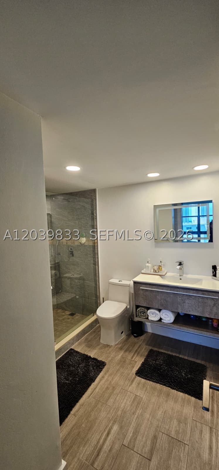 FAIRVIEW HOUSE CONDO - Residential