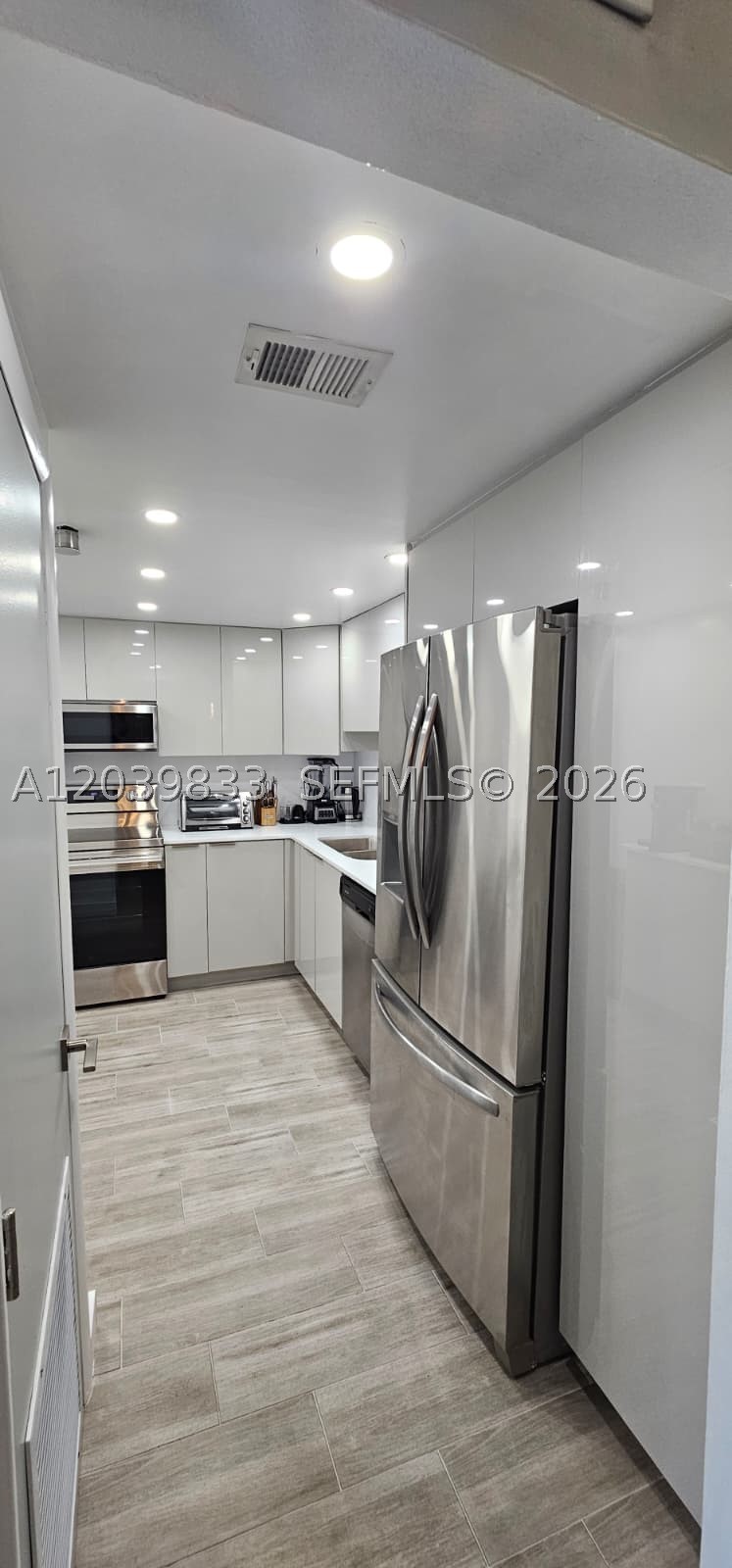 FAIRVIEW HOUSE CONDO - Residential