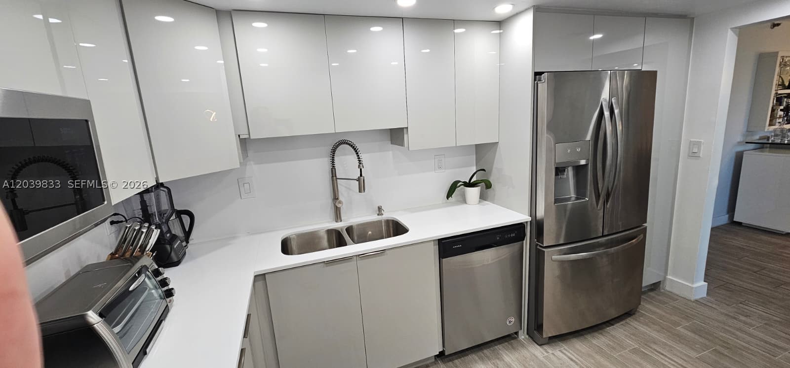 FAIRVIEW HOUSE CONDO - Residential