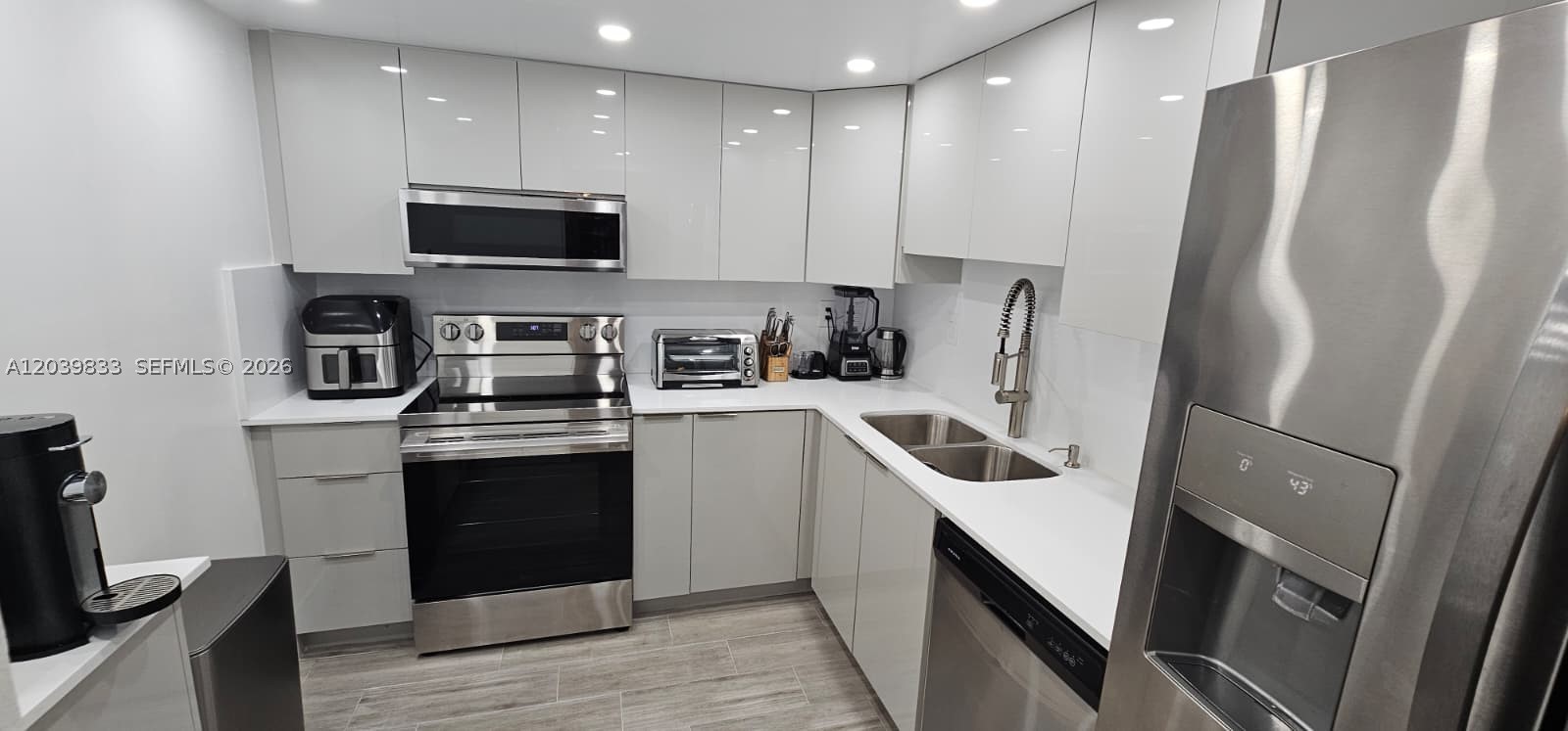 FAIRVIEW HOUSE CONDO - Residential