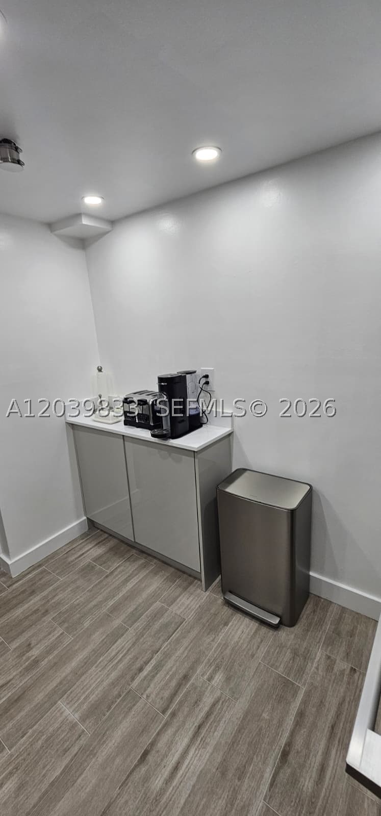 FAIRVIEW HOUSE CONDO - Residential
