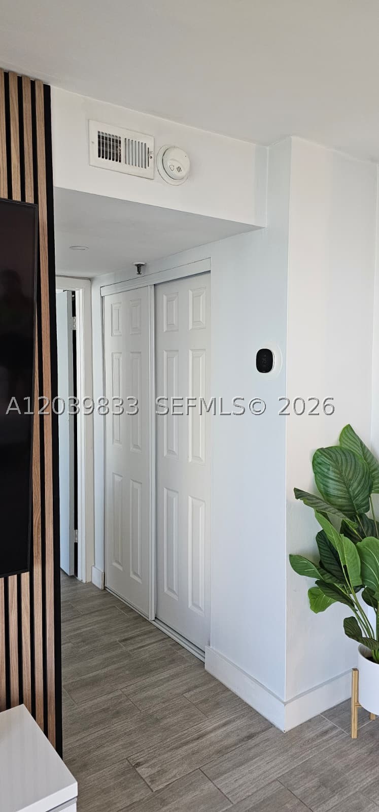 FAIRVIEW HOUSE CONDO - Residential