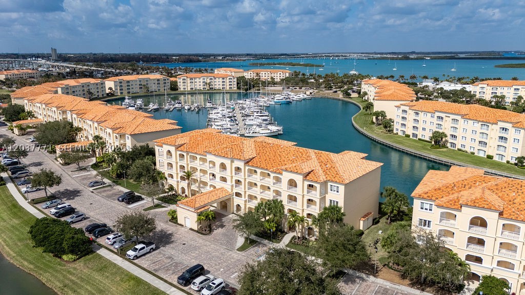 HARBOUR ISLE AT HUTCHINSO - Residential Lease
