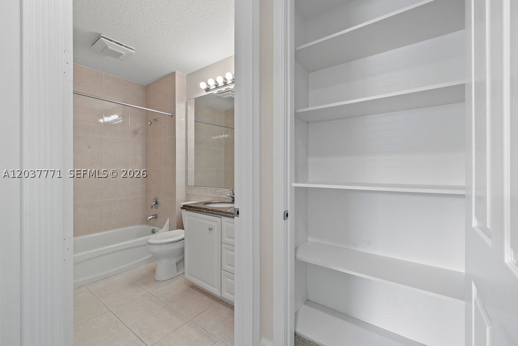HARBOUR ISLE AT HUTCHINSO - Residential Lease