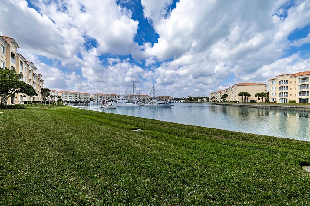 HARBOUR ISLE AT HUTCHINSO - Residential Lease