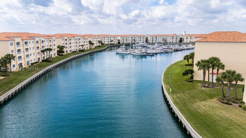 HARBOUR ISLE AT HUTCHINSO - Residential Lease