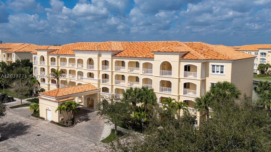 HARBOUR ISLE AT HUTCHINSO - Residential Lease