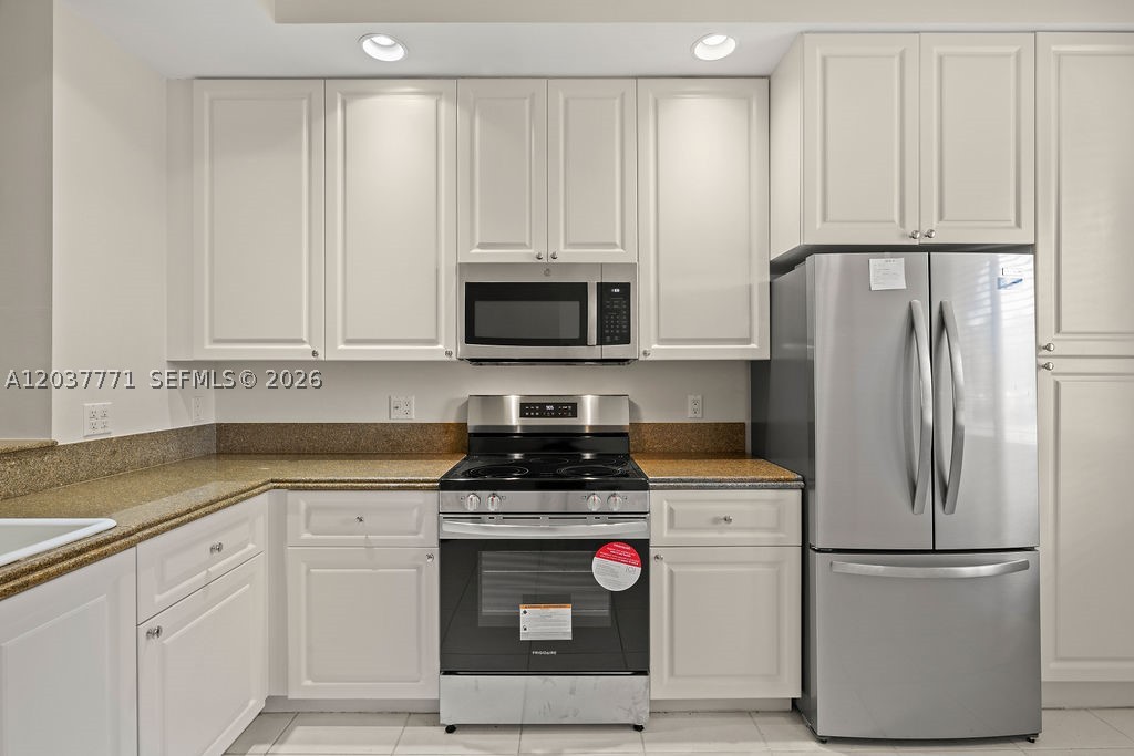 HARBOUR ISLE AT HUTCHINSO - Residential Lease