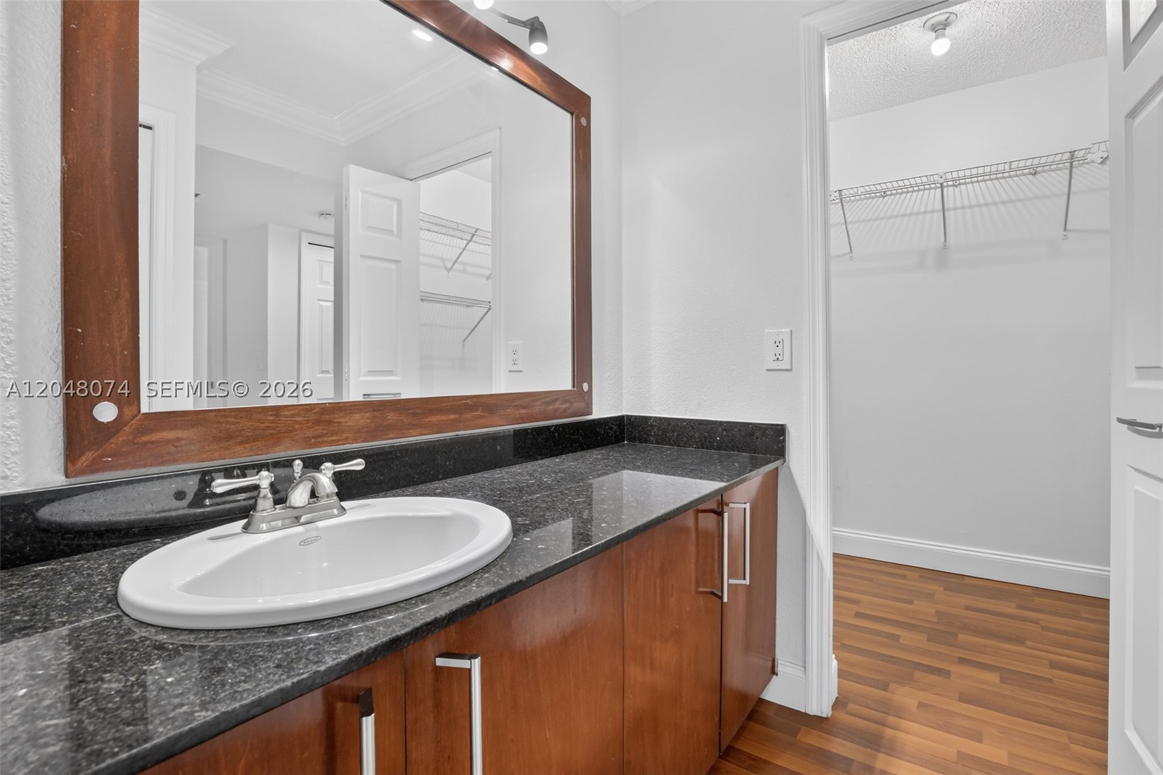 RACQUET CLUB APTS AT BONA - Residential